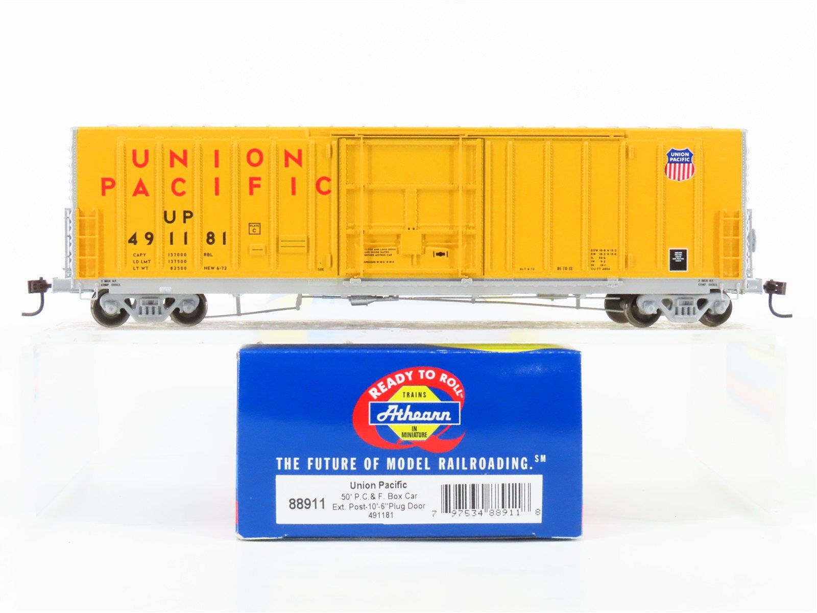 HO Scale Athearn 88911 UP Union Pacific Railroad 50' Plug Door Box Car #491181