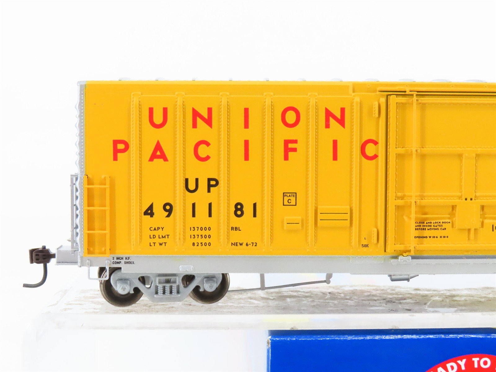 HO Scale Athearn 88911 UP Union Pacific Railroad 50' Plug Door Box Car #491181