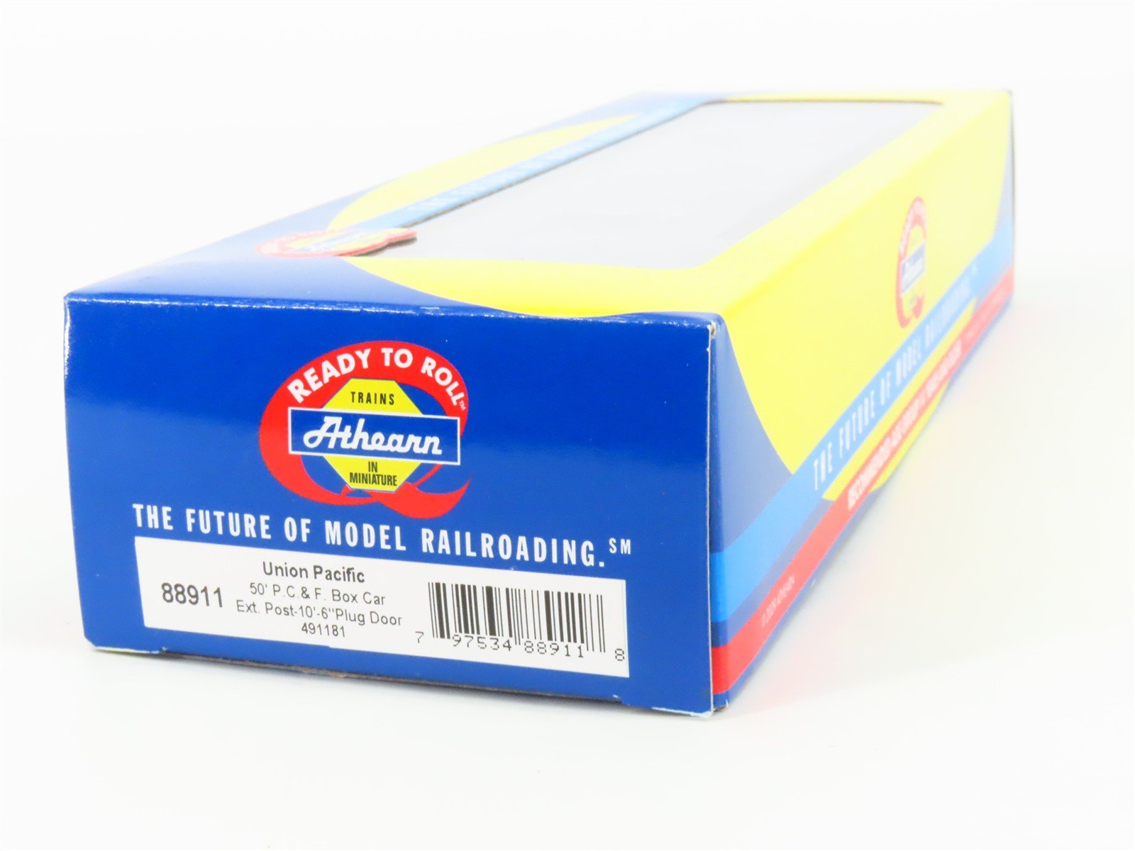 HO Scale Athearn 88911 UP Union Pacific Railroad 50' Plug Door Box Car #491181