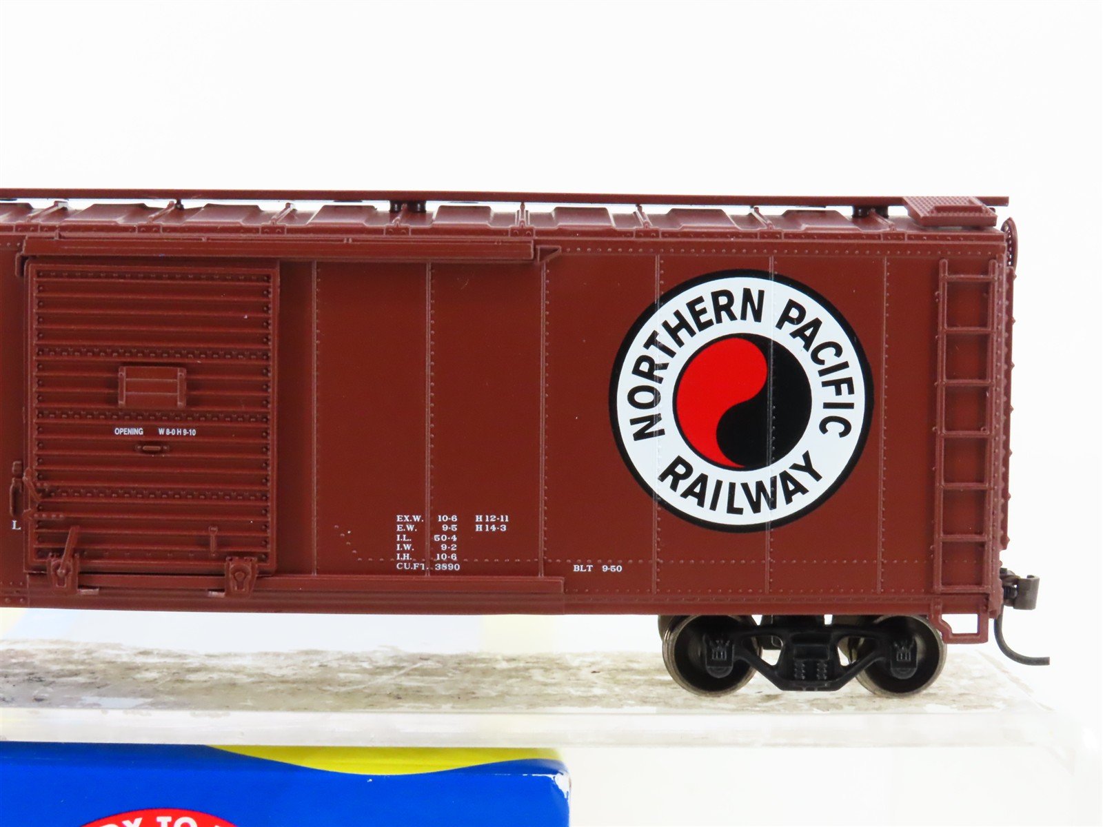 HO Scale Athearn 70771 NP Northern Pacific 50' Single Door Box Car #31623