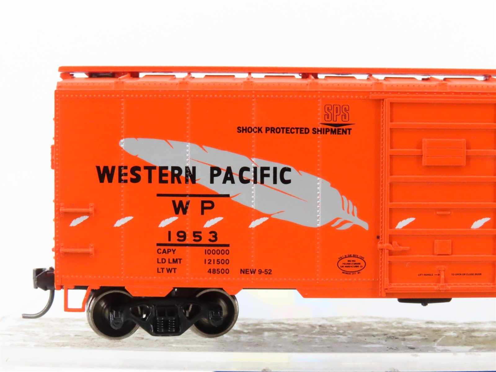 HO Scale Athearn 70321 WP Western Pacific Feather 40' Single Door Box Car #1953