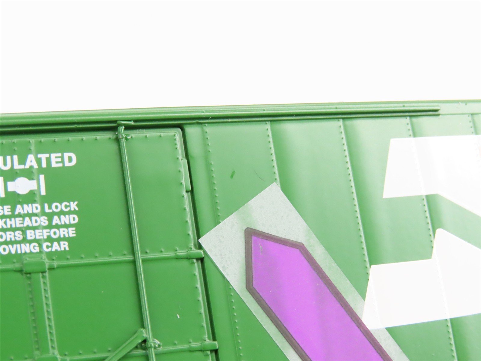 HO Scale Athearn 88954 BN Burlington Northern 50' Plug Door Box Car #749377