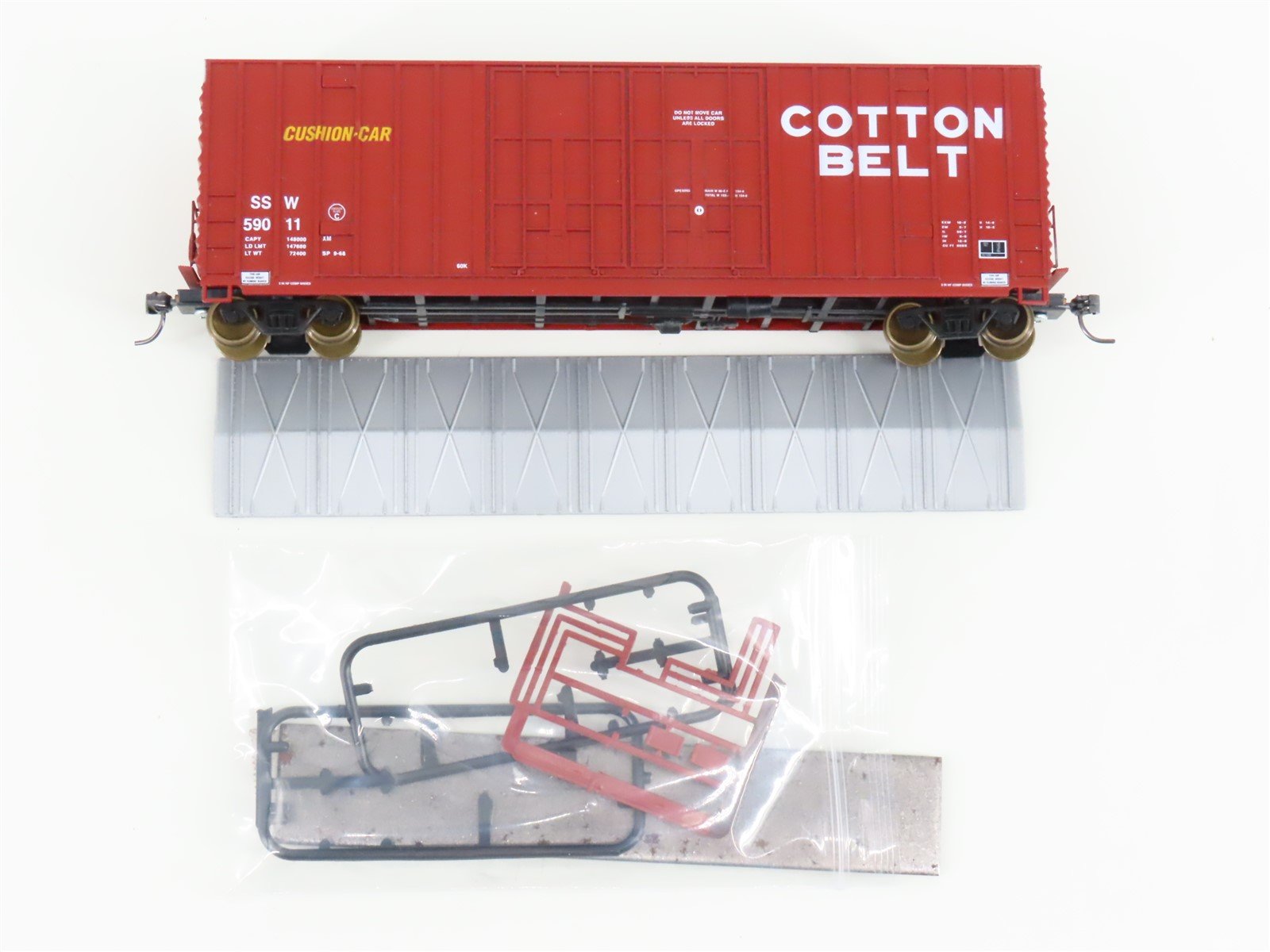 HO Scale LBF SSW Cotton Belt 50' Double Plug Door Hi-Cube Box Car #59011