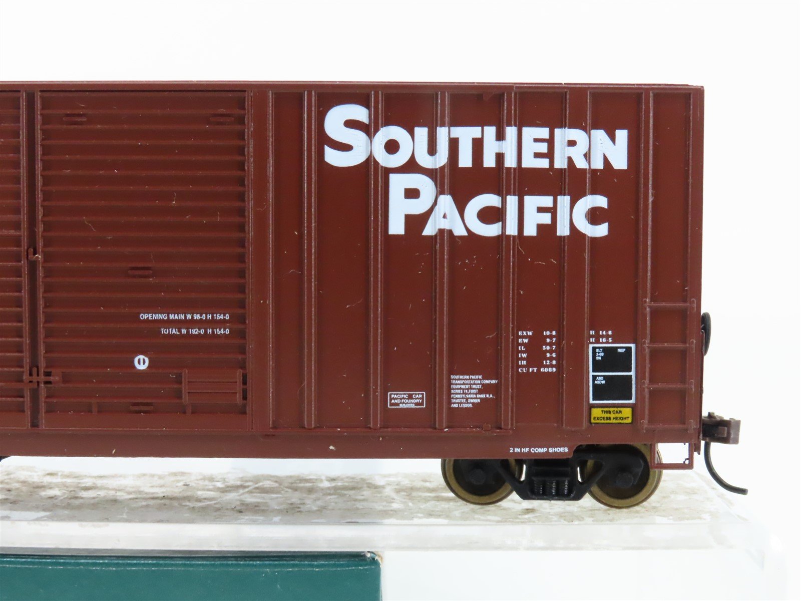 HO Scale LBF 51207 SP Southern Pacific 50' Double Door Hi-Cube Box Car #228617