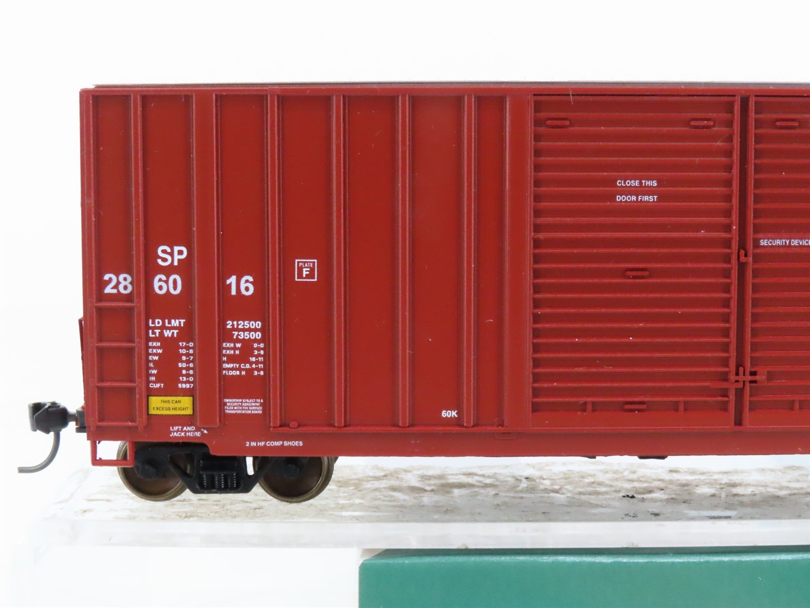 HO Scale LBF 1335 SP Southern Pacific 50' Double Door Hi-Cube Box Car #286016