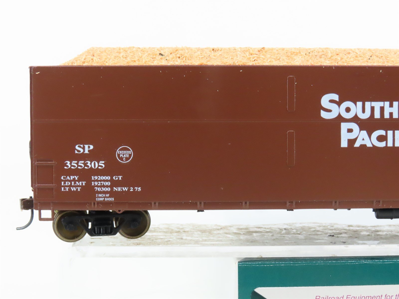 HO LBF 1001 SP Southern Pacific 62' FMC Woodchip Hopper #355305 w/ Custom Load