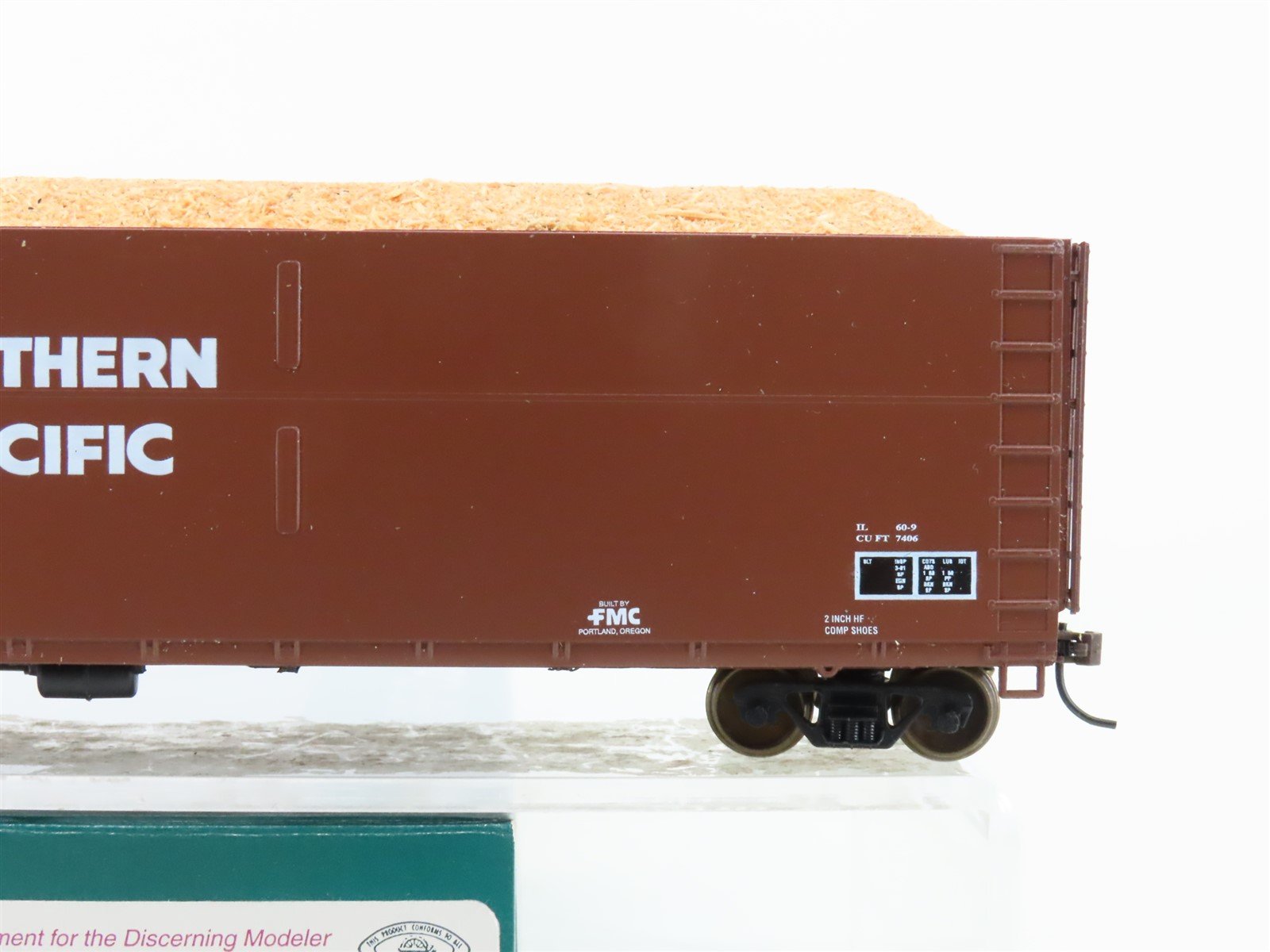 HO LBF 1001 SP Southern Pacific 62' FMC Woodchip Hopper #355305 w/ Custom Load