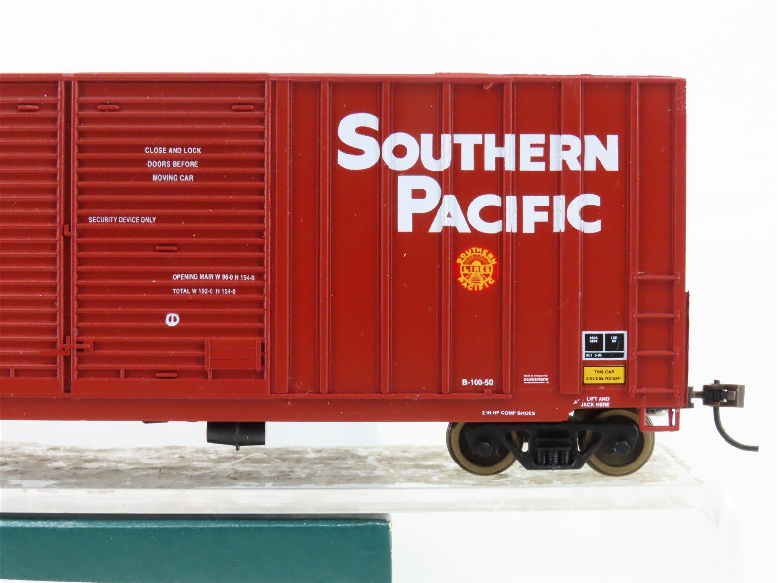 HO Scale LBF 51205 SP Southern Pacific 50' Double Door Hi-Cube Box Car #286003