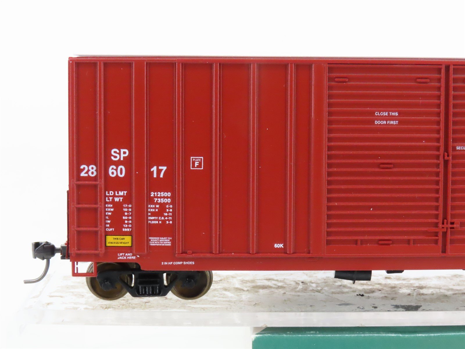 HO Scale LBF 1335 SP Southern Pacific 50' Double Door Hi-Cube Box Car #286017