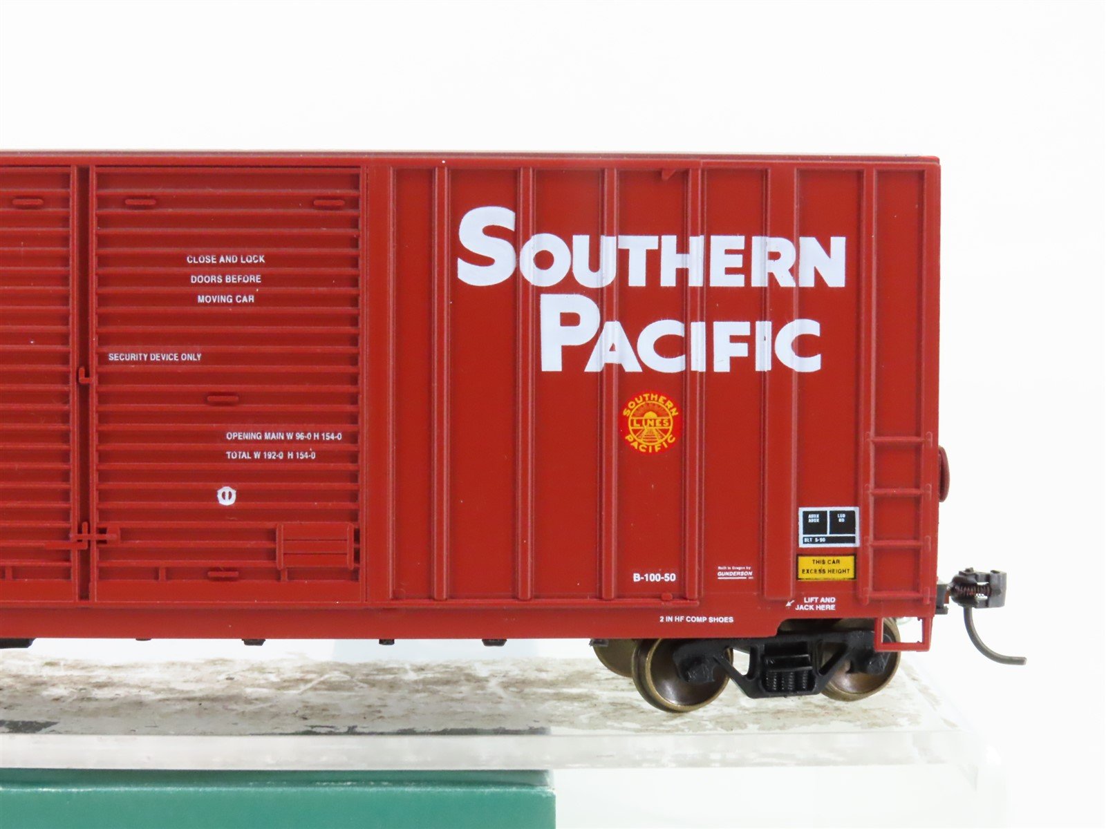 HO Scale LBF 1335 SP Southern Pacific 50' Double Door Hi-Cube Box Car #286017