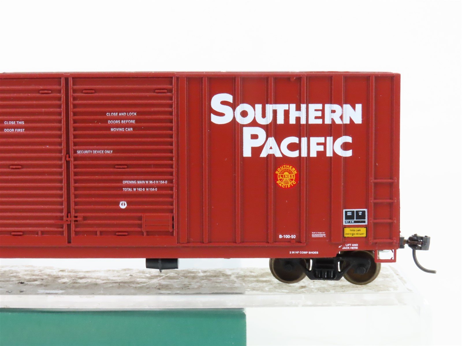 HO Scale LBF 1335 SP Southern Pacific 50' Double Door Hi-Cube Box Car #286035