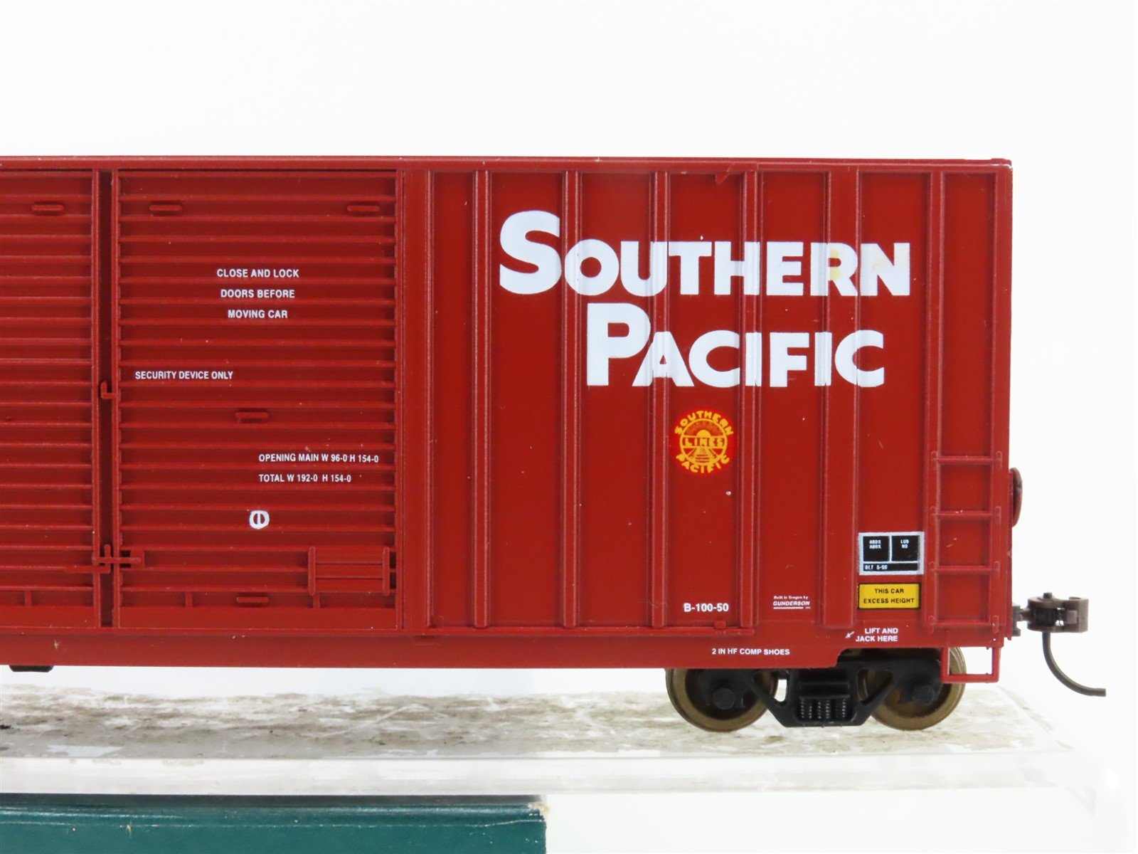 HO Scale LBF 51205 SP Southern Pacific 50' Double Door Hi-Cube Box Car #286004