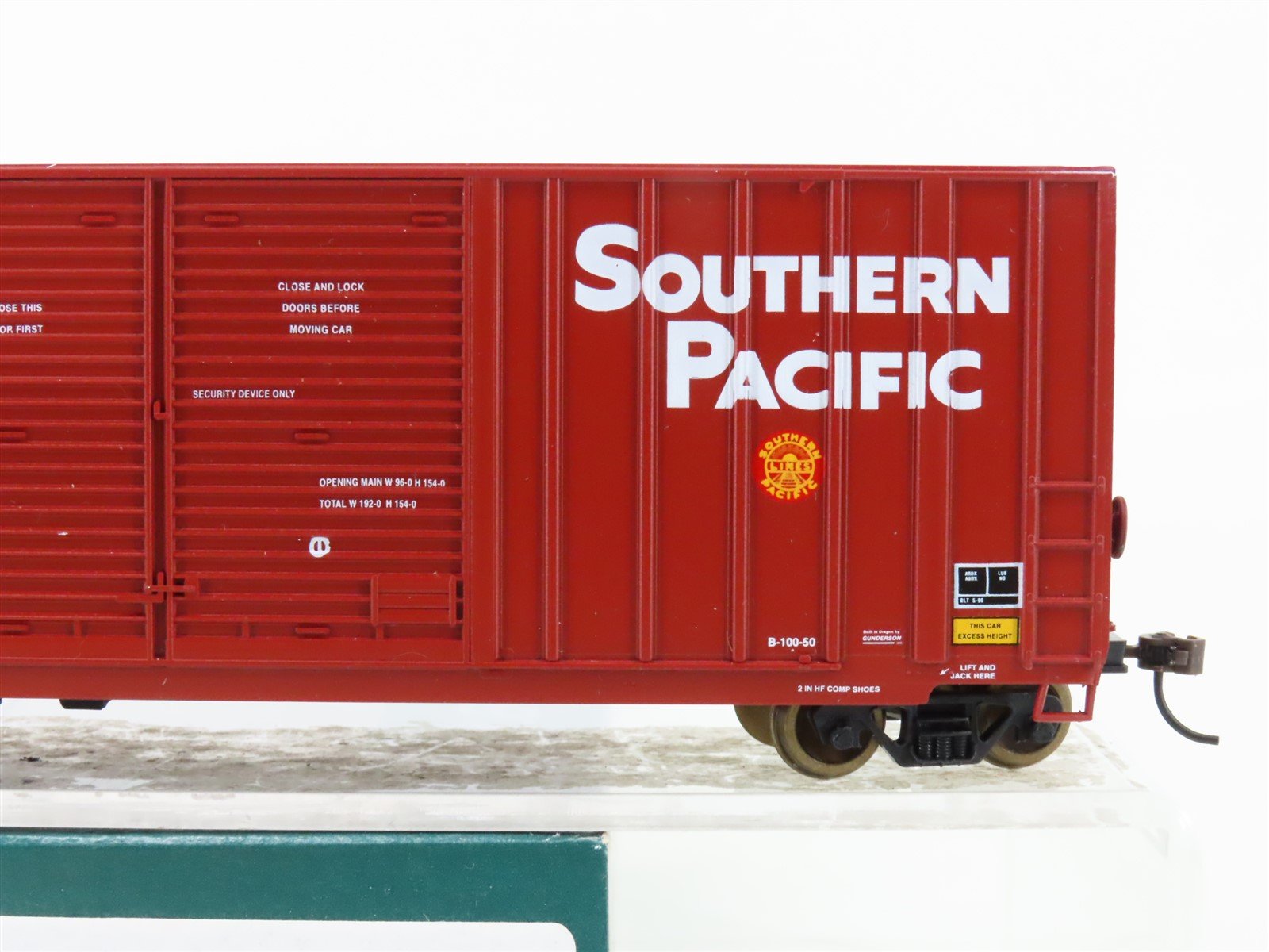 HO Scale LBF 51205 SP Southern Pacific 50' Double Door Hi-Cube Box
