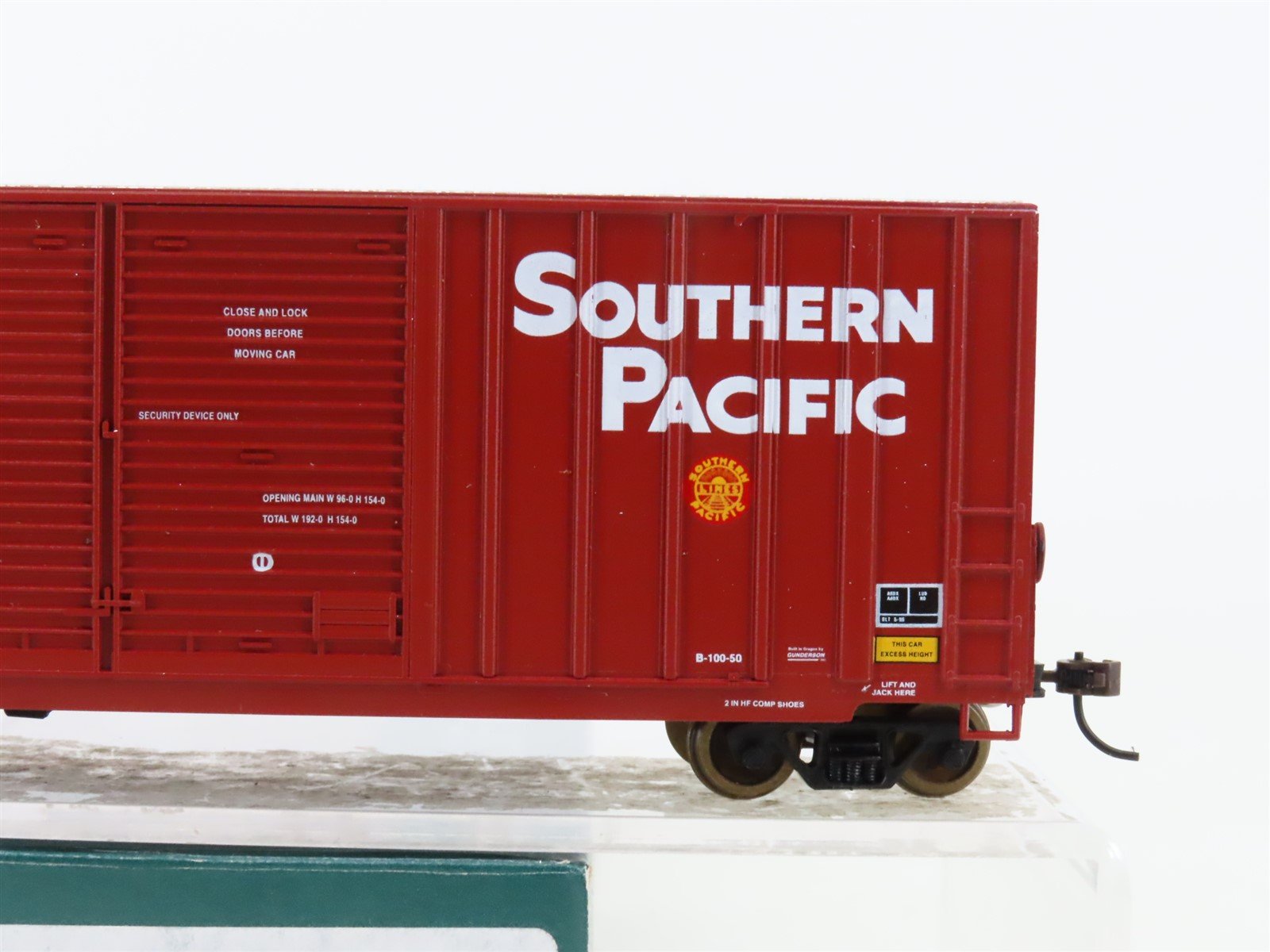 HO Scale LBF 51205 SP Southern Pacific 50' Double Door Hi-Cube Box Car #286020