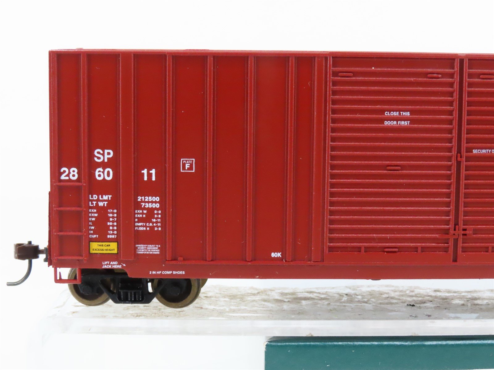 HO Scale LBF 51205 SP Southern Pacific 50' Double Door Hi-Cube Box Car #286011