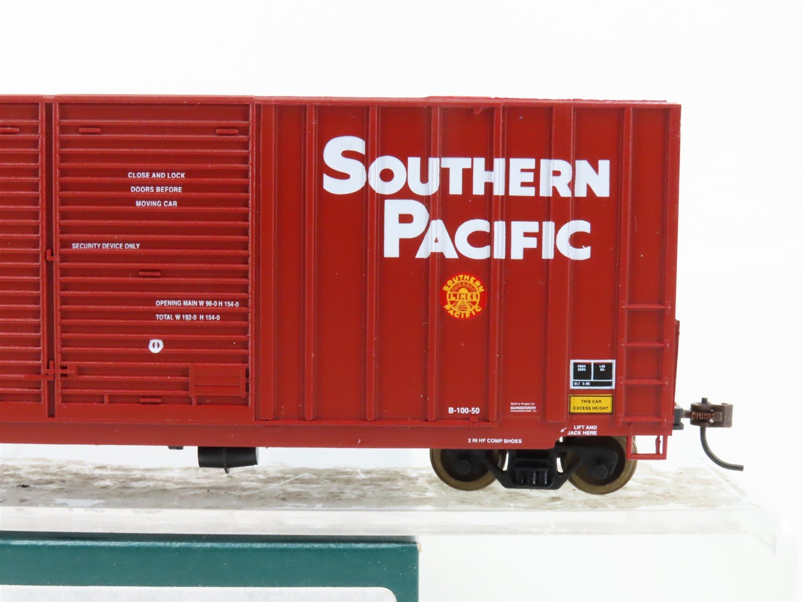 HO Scale LBF 51205 SP Southern Pacific 50' Double Door Hi-Cube Box Car #286011