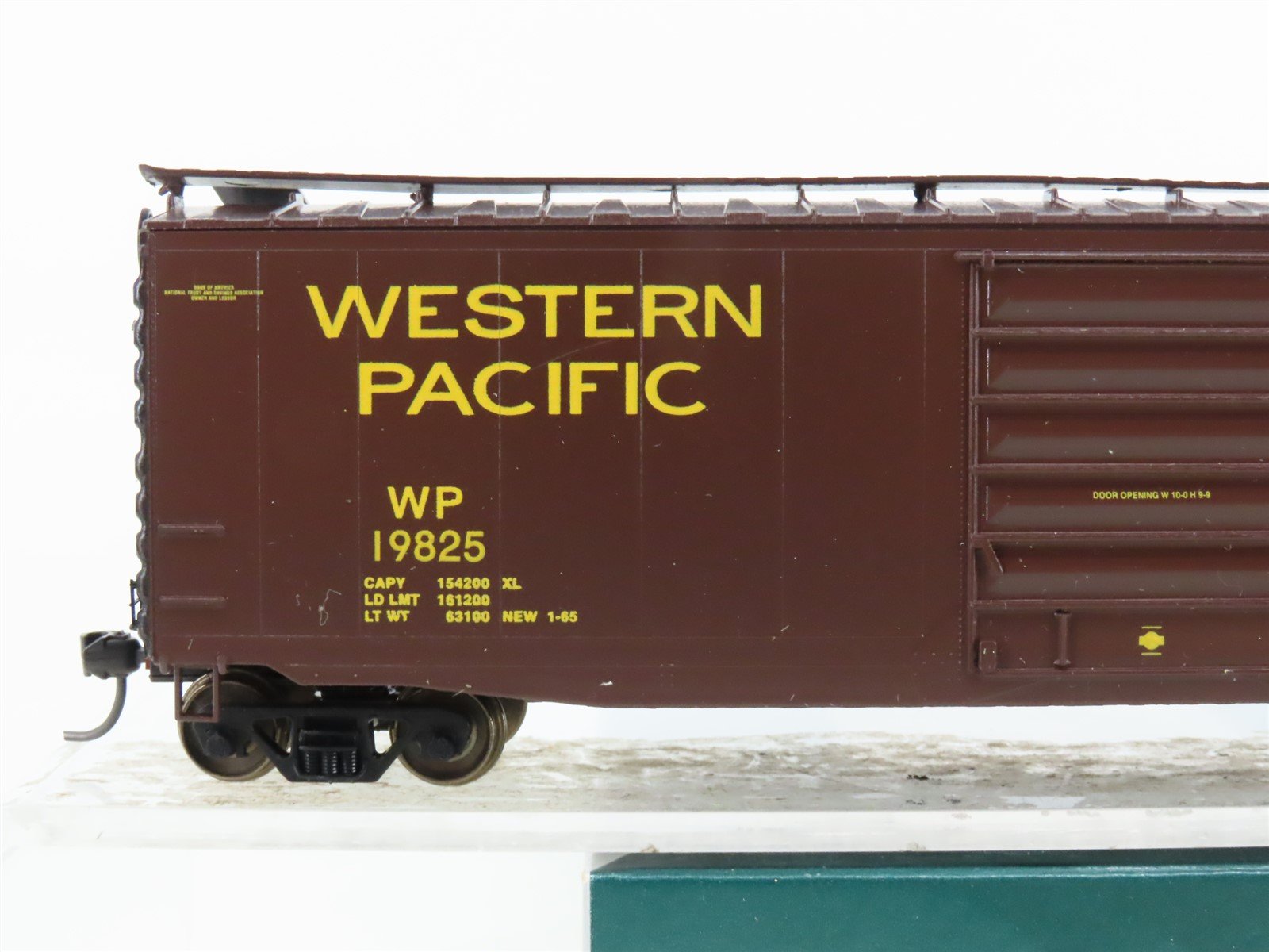 HO Scale LBF 51701 WP Western Pacific 50' PS-1 Single Door Box Car #19825