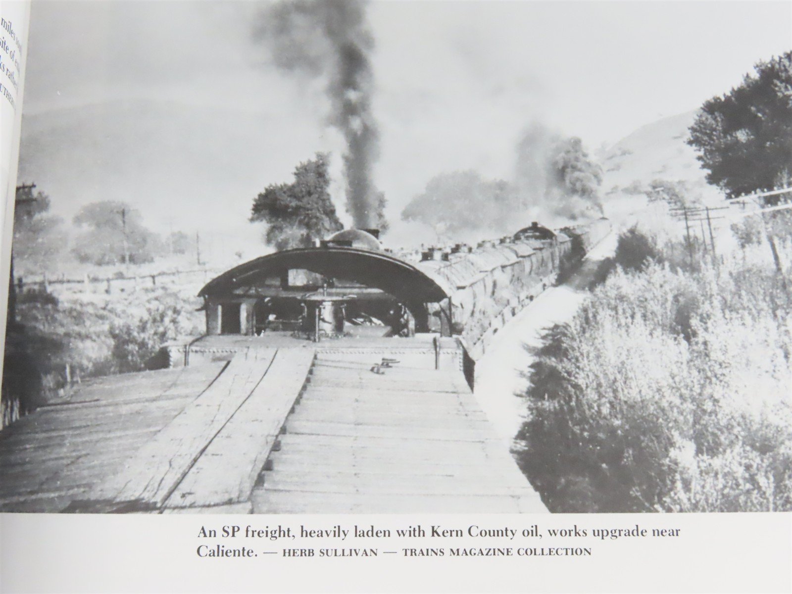 Southern Pacific-Santa Fe Tehachapi by John R. Signor ©2004 HC Book