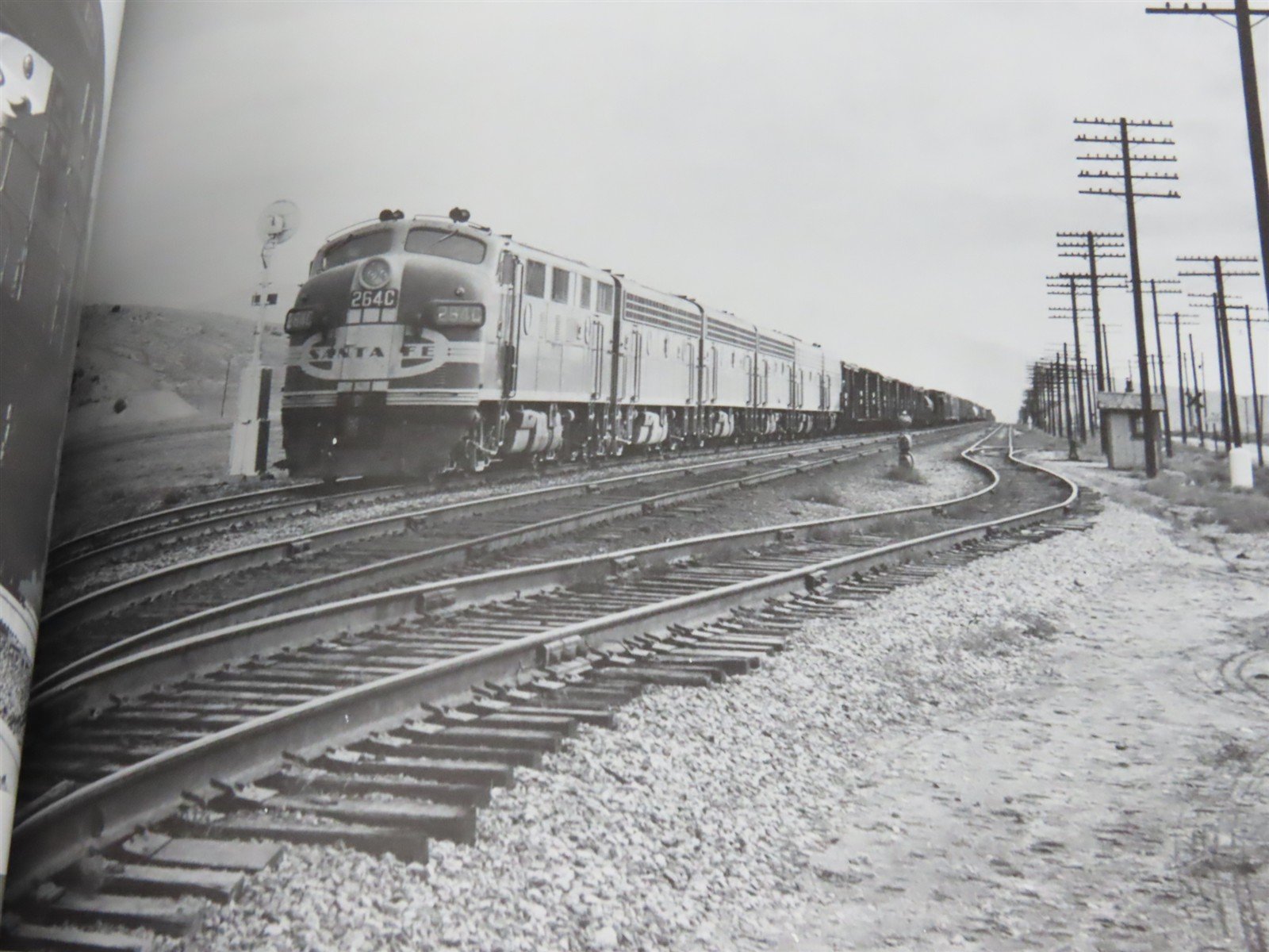 Southern Pacific-Santa Fe Tehachapi by John R. Signor ©2004 HC Book