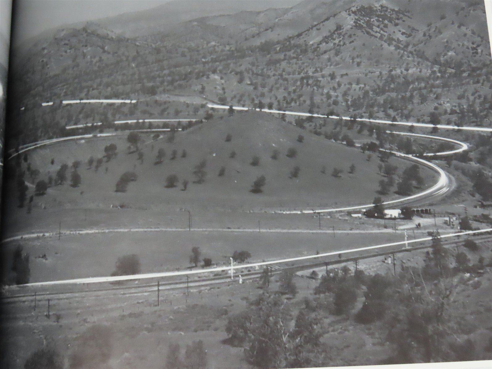 Southern Pacific-Santa Fe Tehachapi by John R. Signor ©1986 HC Book