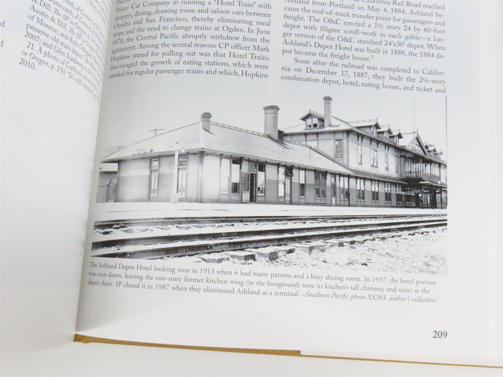 Southern Pacific Lines Standard-Design Depots by Henry E Bender Jr ©2013 HC Book