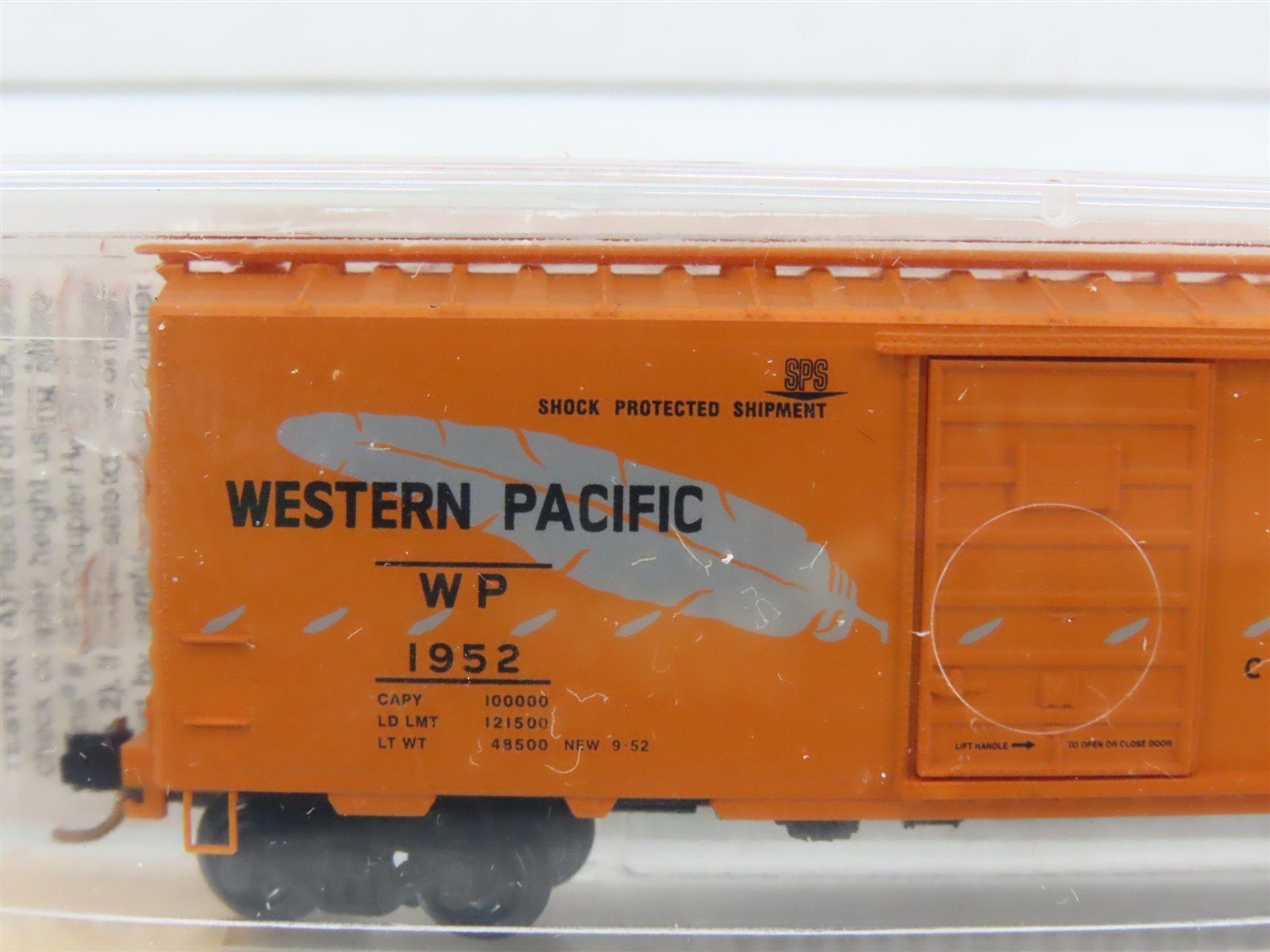 N Scale Micro-Trains MTL 20506 WP Western Pacific Feather 40' Box Car #1952