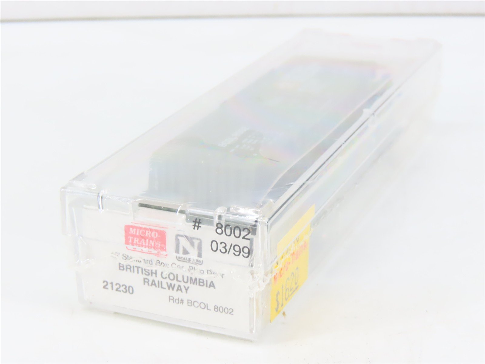 N Scale Micro-Trains MTL 21230 BCOL British Columbia 40' Plug Door Box Car #8002