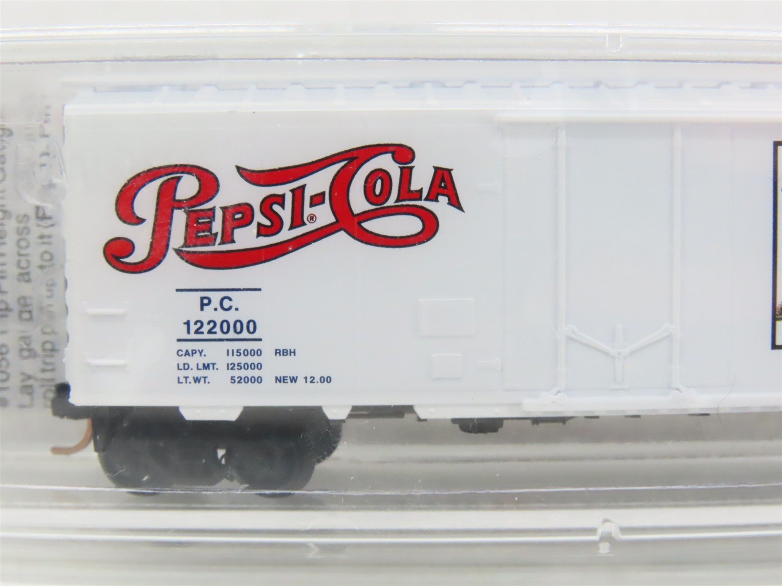 N Scale Micro-Trains MTL 21270 PC Pepsi-Cola 40' Plug Door Box Car #122000