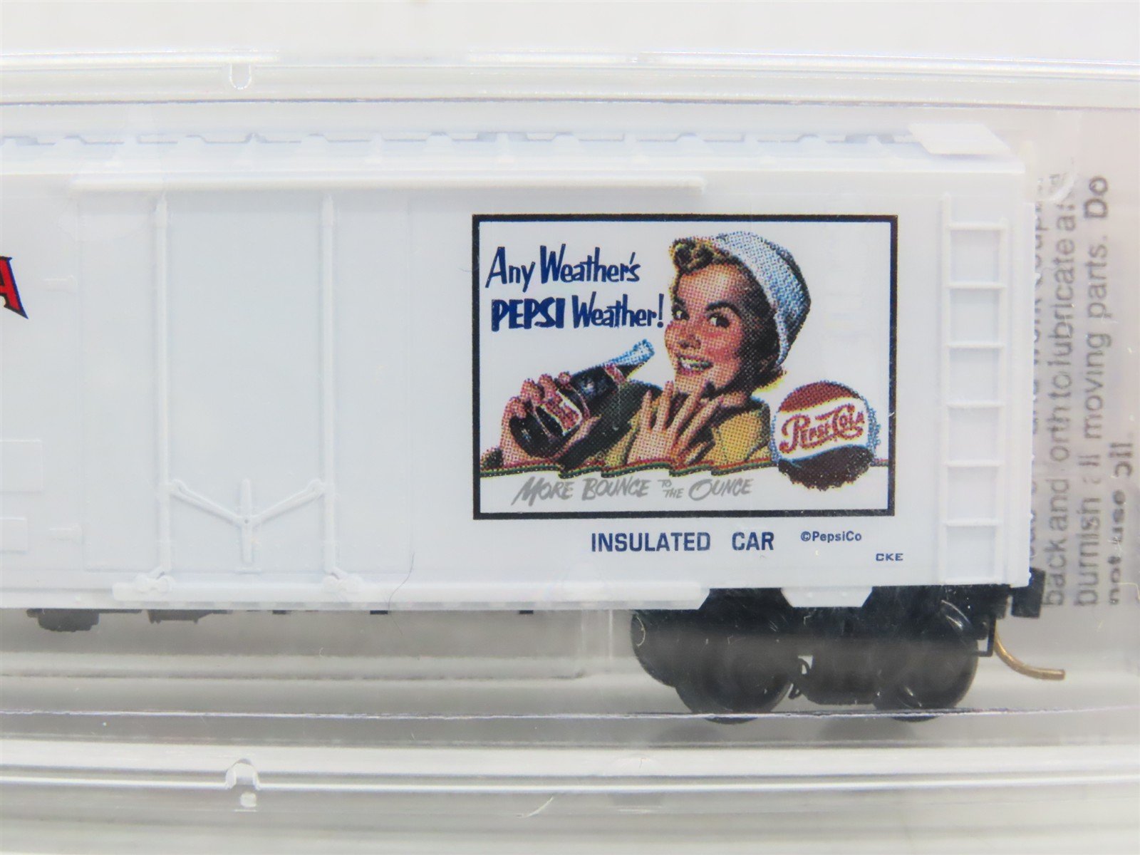 N Scale Micro-Trains MTL 21270 PC Pepsi-Cola 40' Plug Door Box Car #122000