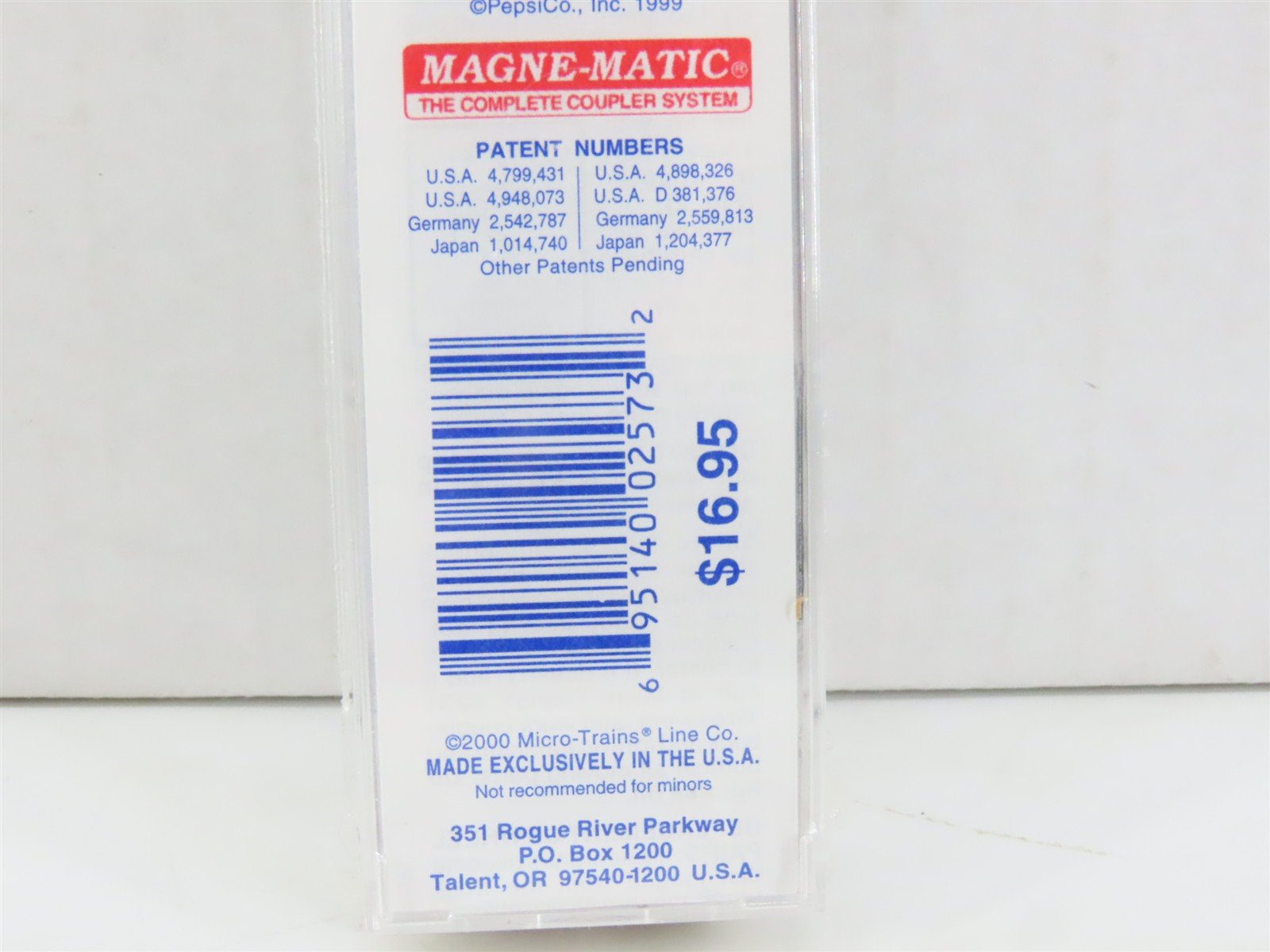 N Scale Micro-Trains MTL 21270 PC Pepsi-Cola 40' Plug Door Box Car #122000