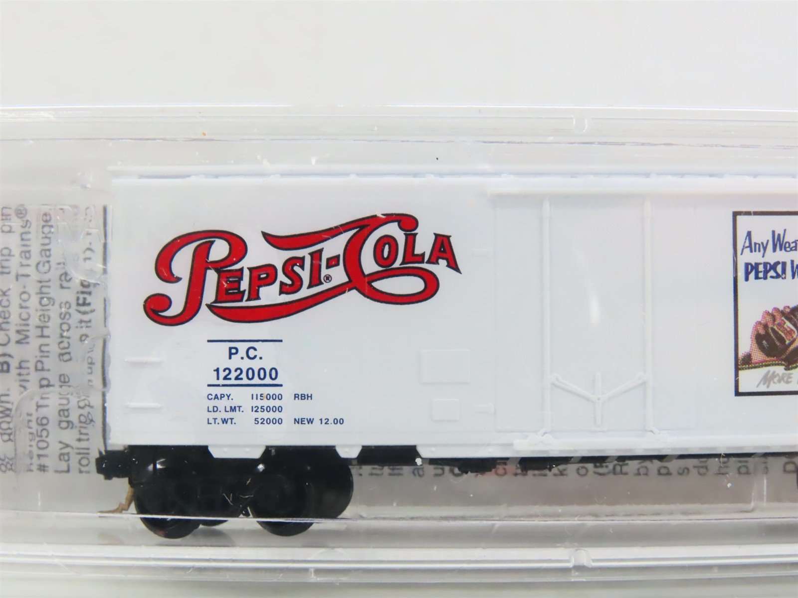 N Scale Micro-Trains MTL 21270 PC Pepsi-Cola 40' Plug Door Box Car #122000