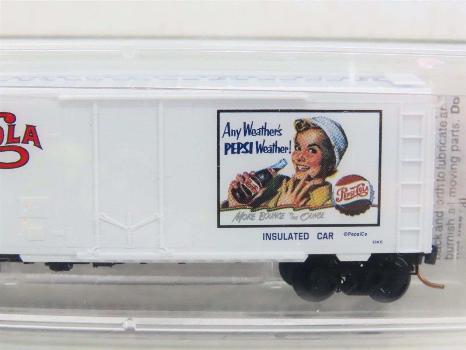 N Scale Micro-Trains MTL 21270 PC Pepsi-Cola 40' Plug Door Box Car #122000