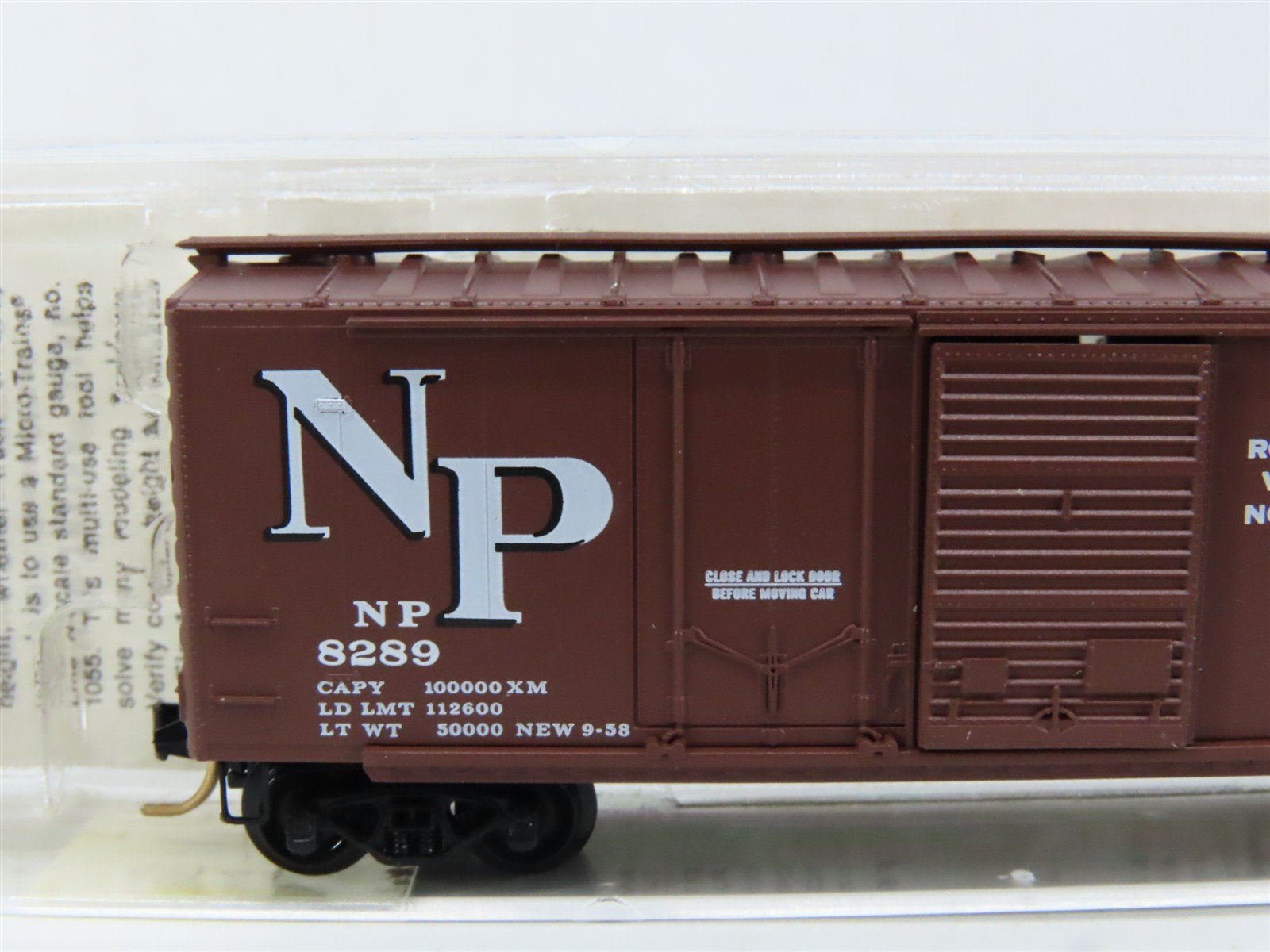 N Kadee Micro-Trains MTL 22040 NP Northern Pacific Vista Dome 40' Box Car #8289