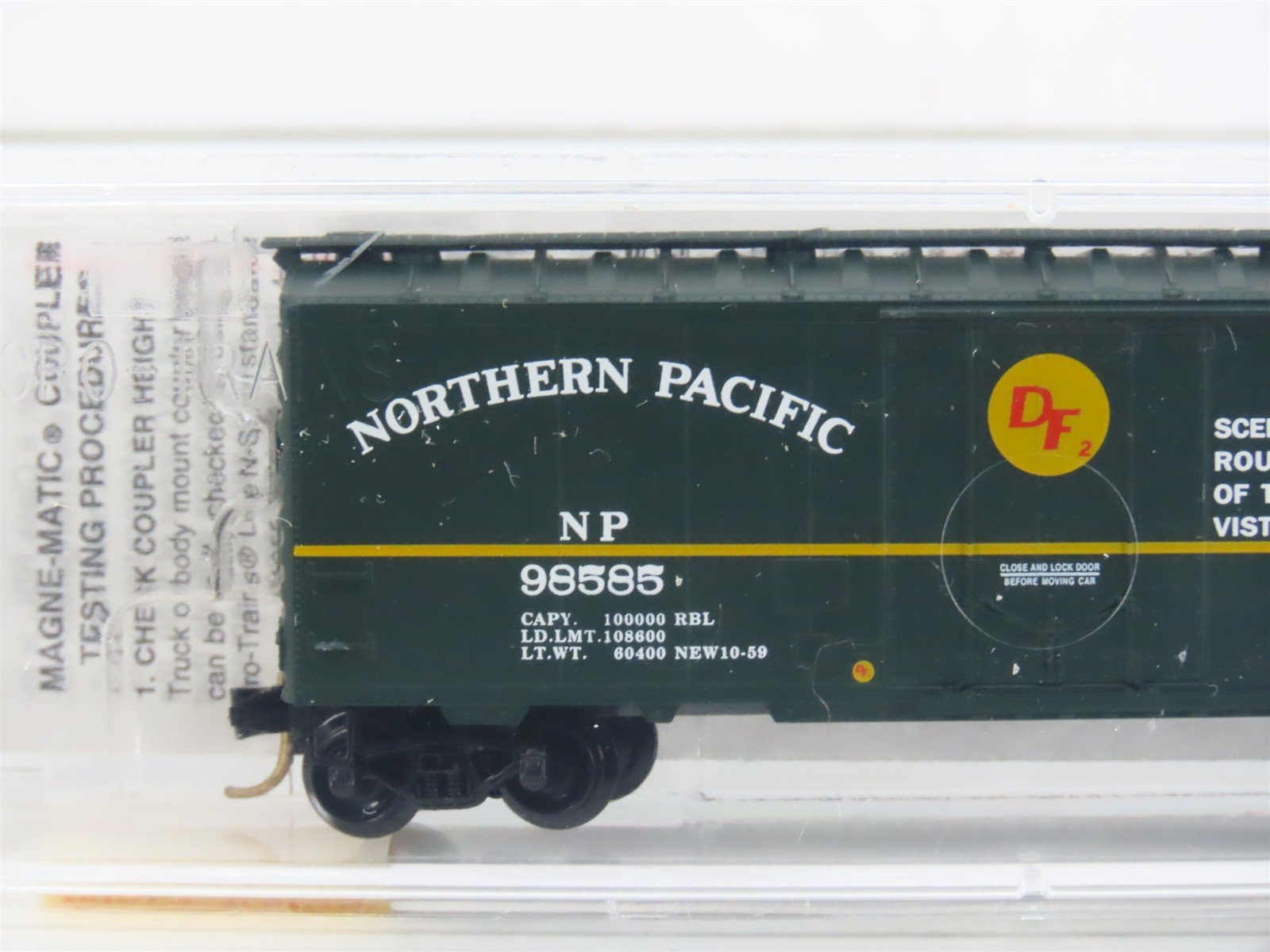 N Scale Micro-Trains MTL 21210 NP Northern Pacific Vista Dome 40' Box Car #98585
