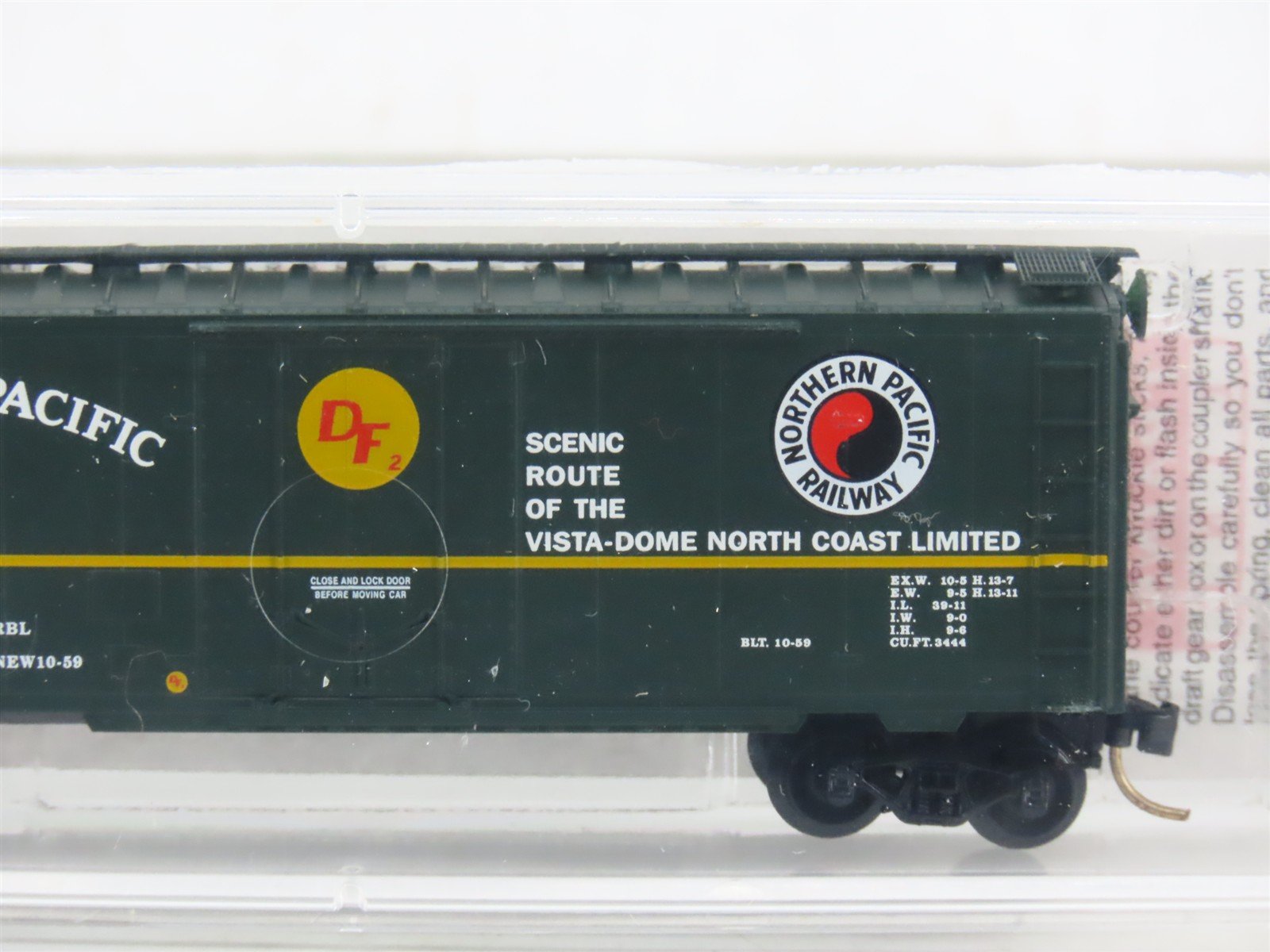 N Scale Micro-Trains MTL 21210 NP Northern Pacific Vista Dome 40' Box Car #98585