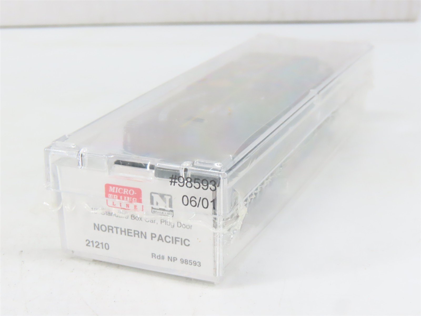 N Scale Micro-Trains MTL 21210 NP Northern Pacific Vista Dome 40' Box Car #98593
