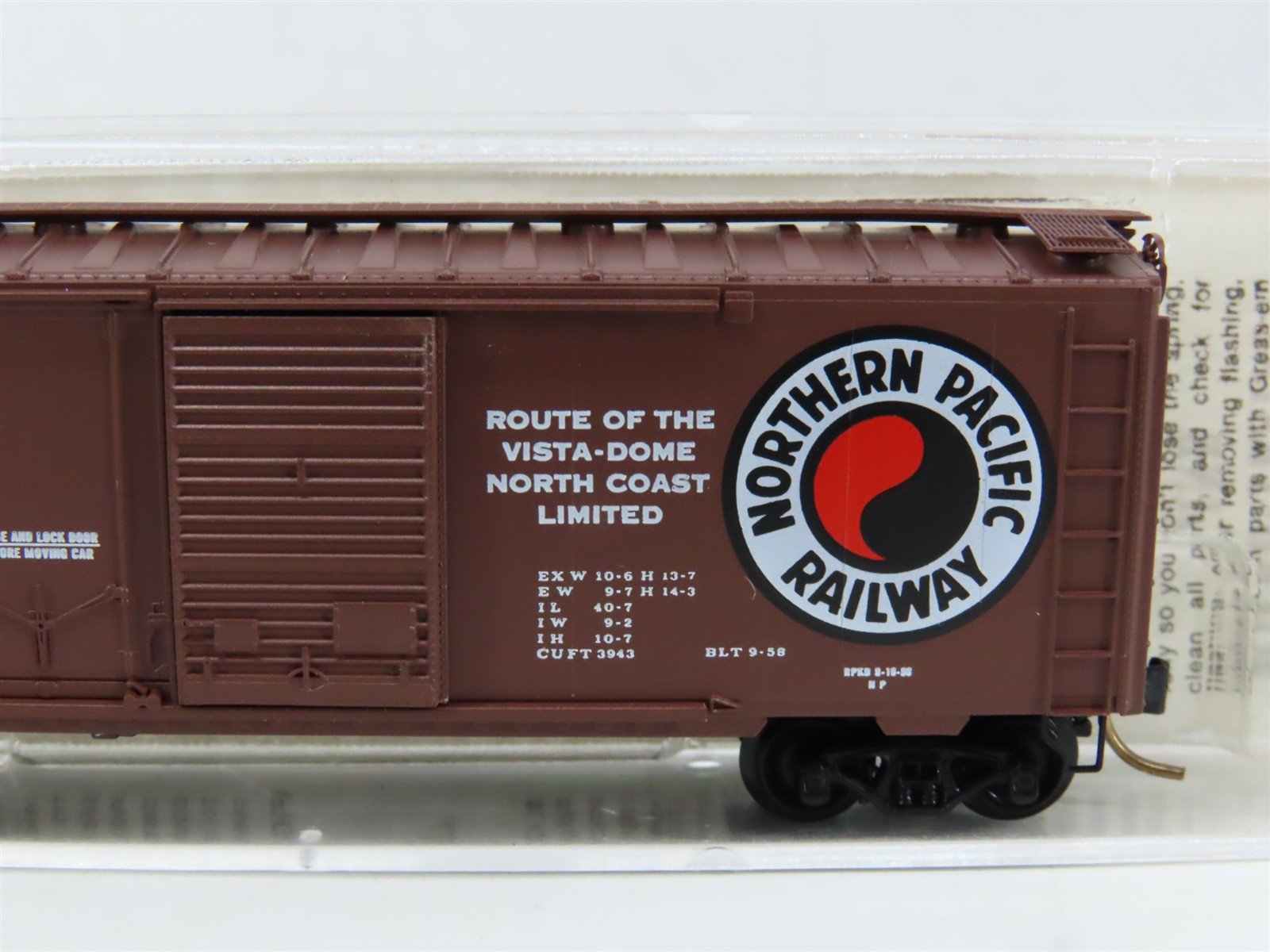 N Kadee Micro-Trains MTL 22040 NP Northern Pacific Vista Dome 40' Box Car #8289