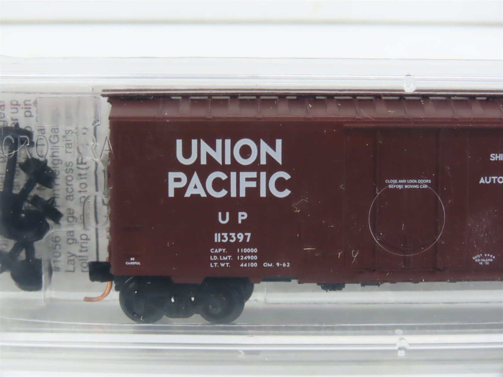 N Scale Micro-Trains MTL 21140 UP Union Pacific Ship & Travel 40' Boxcar #113397