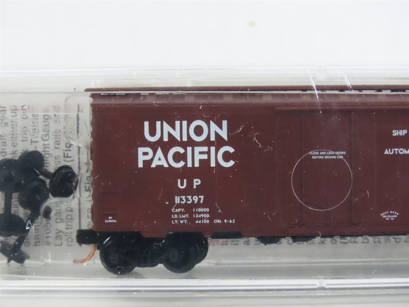 N Scale Micro-Trains MTL 21140 UP Union Pacific Ship & Travel 40' Boxcar #113397