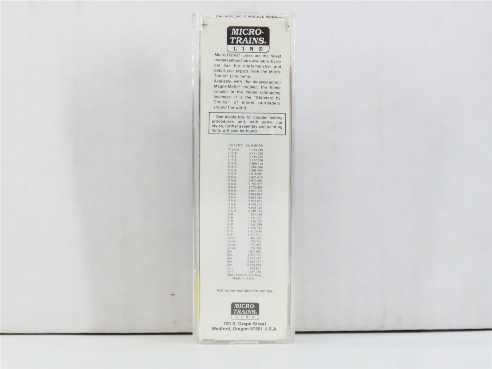 N Micro-Trains MTL 21120 CN Canadian National Maple Leaf 40' Box Car #290145