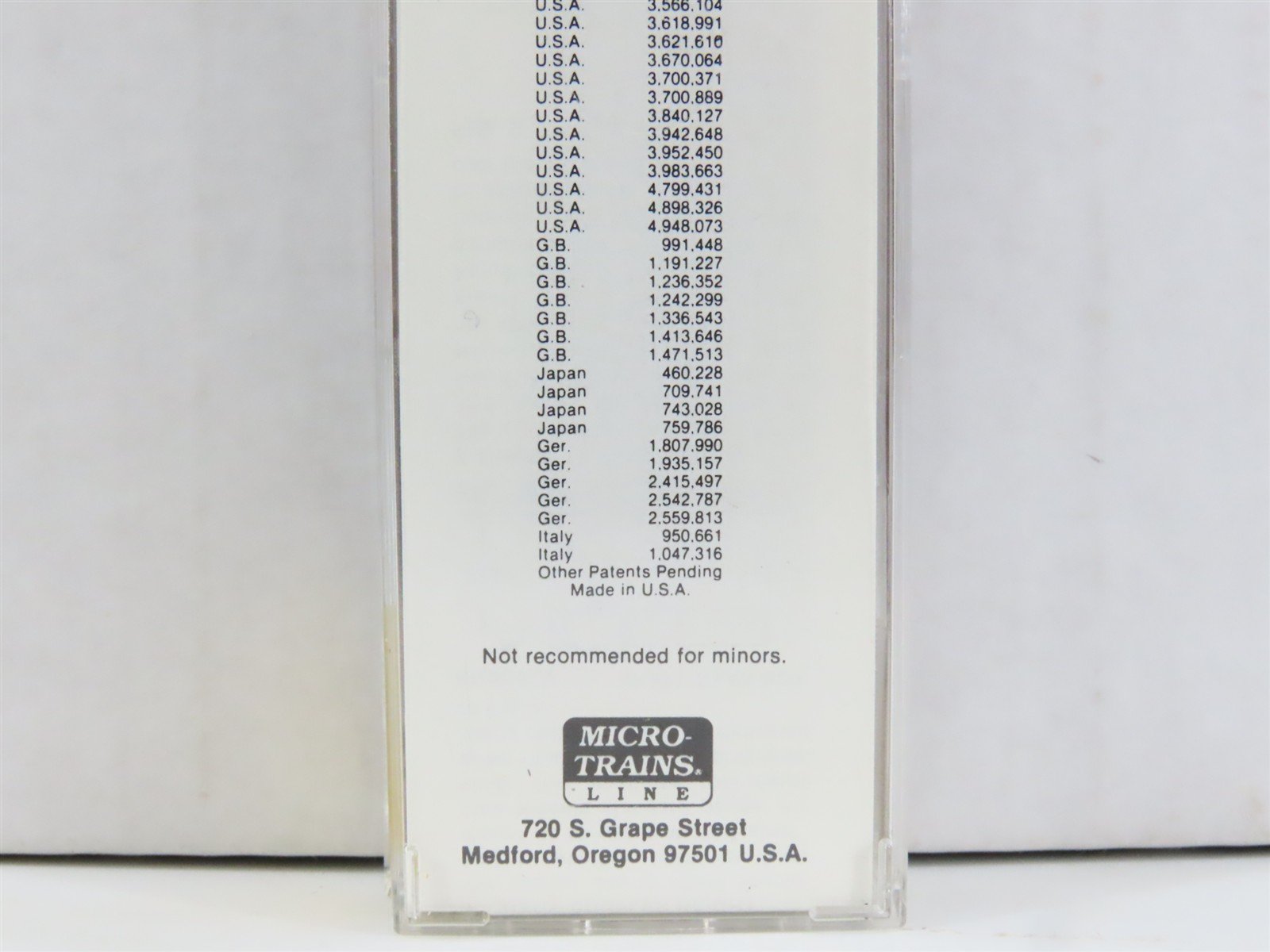 N Micro-Trains MTL 21120 CN Canadian National Maple Leaf 40' Box Car #290145