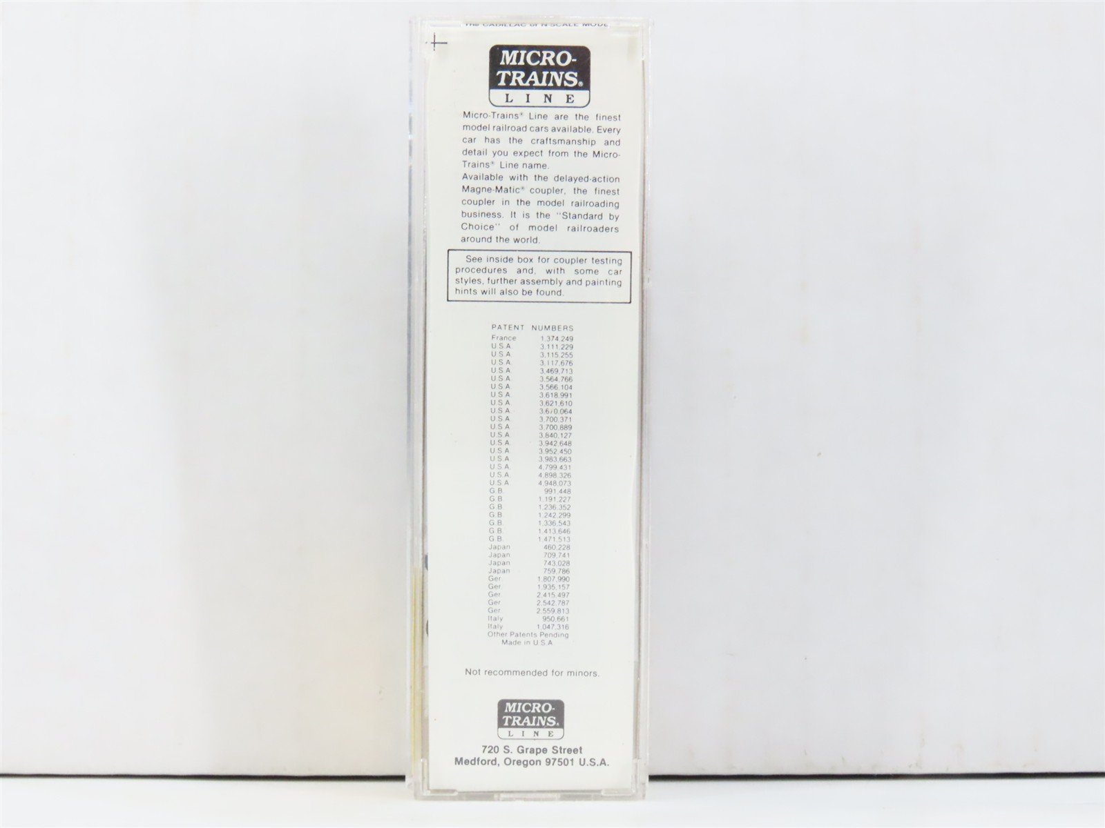 N Micro-Trains MTL 21120 CN Canadian National Maple Leaf 40' Box Car #290145