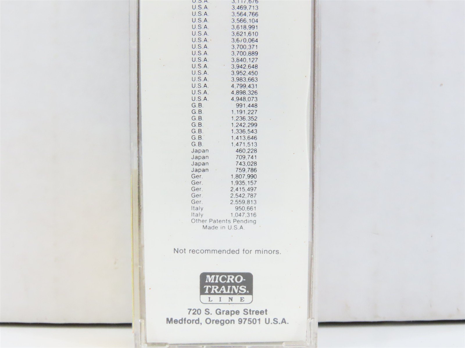 N Micro-Trains MTL 21120 CN Canadian National Maple Leaf 40' Box Car #290145