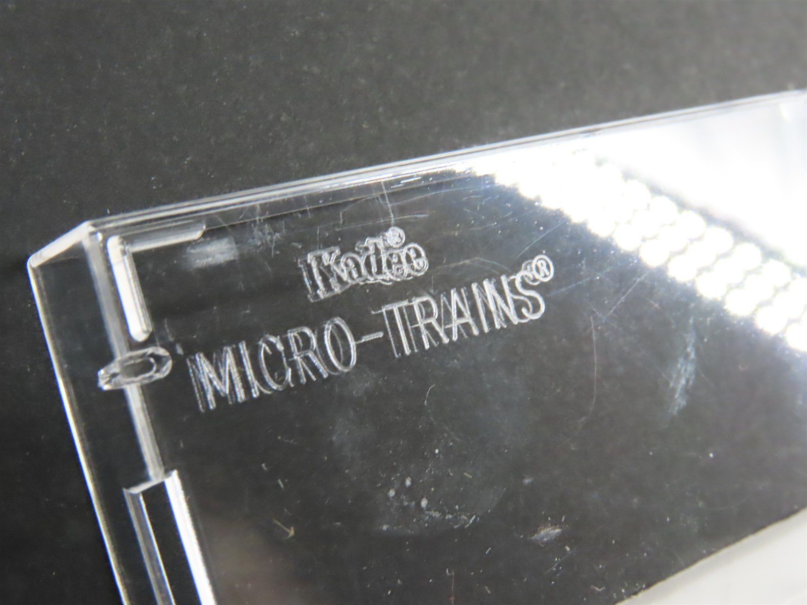 N Micro-Trains MTL 21120 CN Canadian National Maple Leaf 40' Box Car #290145