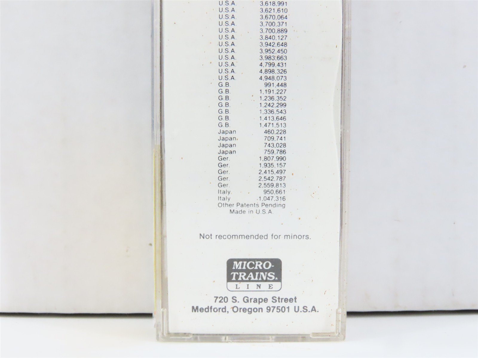 N Micro-Trains MTL 21120 CN Canadian National Maple Leaf 40' Box Car #290145