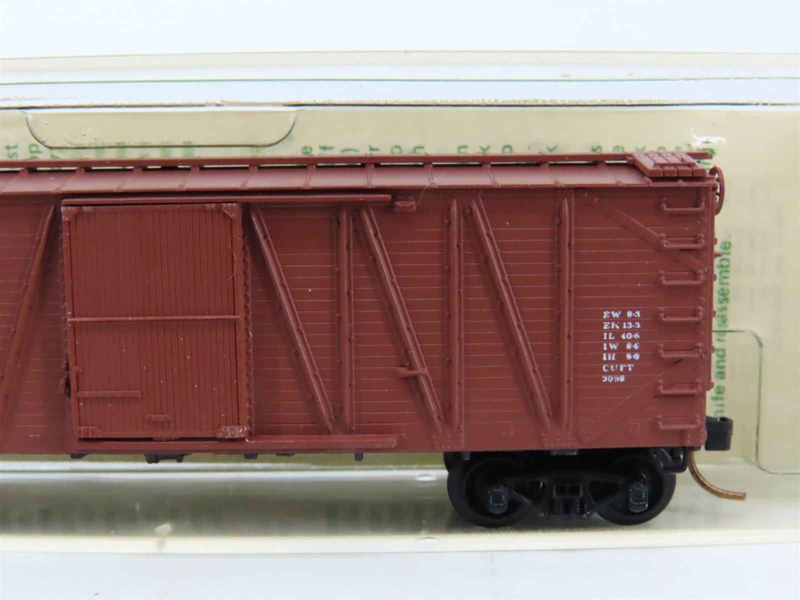 N Kadee Micro-Trains MTL 28000 Unlettered 40' Single Door Box Car - Blue Label