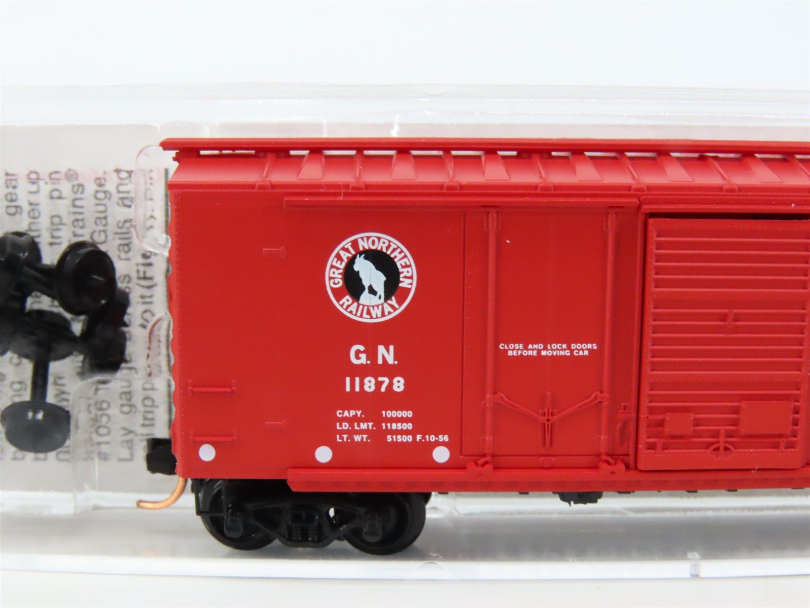 N Micro-Trains MTL 22020 GN Great Northern 40' Plug & Sliding Door Boxcar #11878