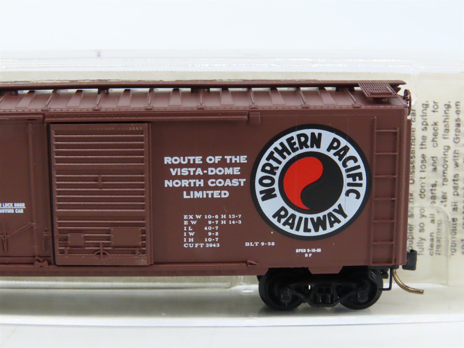 N Kadee Micro-Trains MTL 22040 NP Northern Pacific Vista Dome 40' Box Car #8289