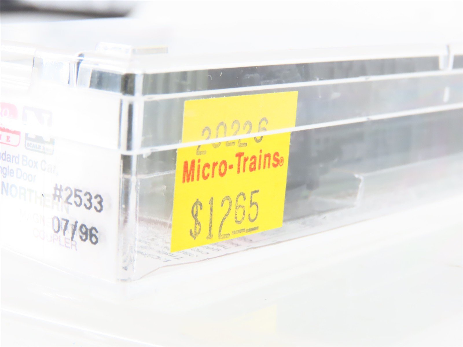 N Scale Micro-Trains MTL 20226 GN Great Northern 40' Single Door Box Car #2533