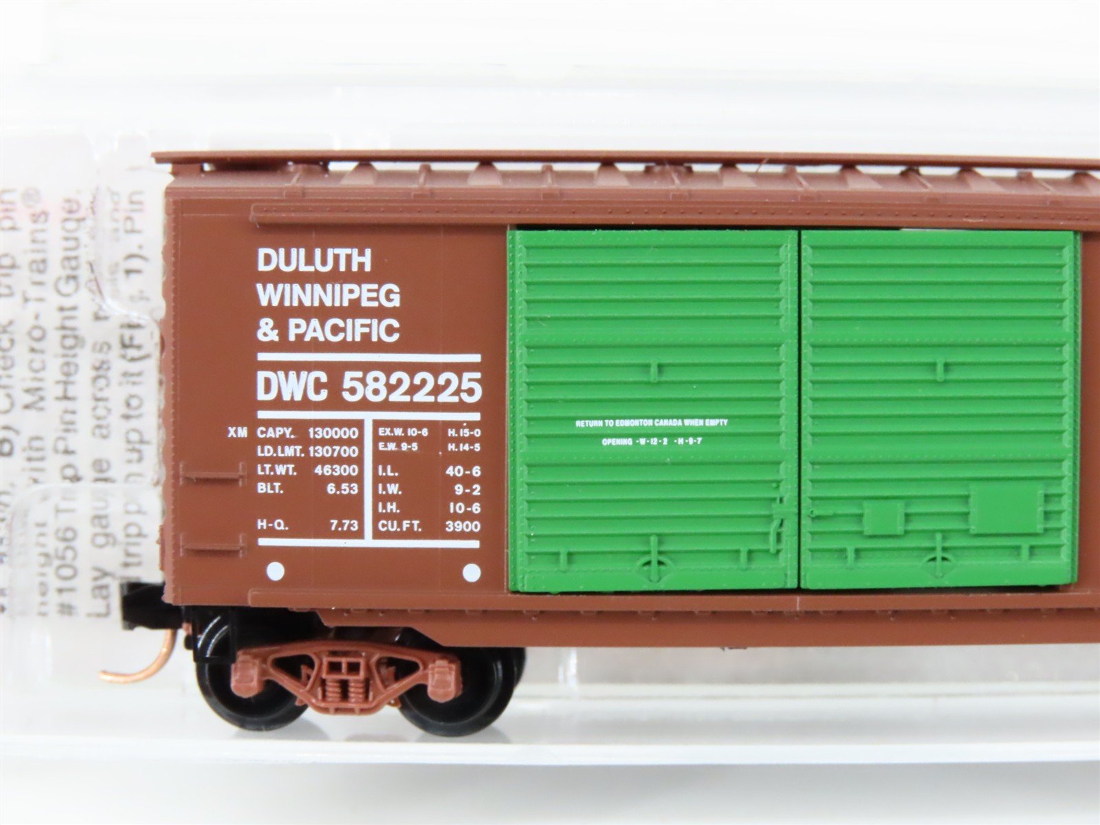 N Scale Micro-Trains MTL 23260 DWC Duluth, Winnipeg & Pacific 40' Boxcar #582225